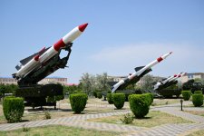 Президент Ильхам Алиев и Первая леди Мехрибан Алиева приняли участие в церемонии вручения боевых знамен вновь сформированным подразделениям командос Отдельной общевойсковой армии (ФОТО)