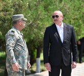 Президент Ильхам Алиев и Первая леди Мехрибан Алиева приняли участие в церемонии вручения боевых знамен вновь сформированным подразделениям командос Отдельной общевойсковой армии (ФОТО)