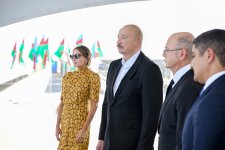 Президент Ильхам Алиев и Первая леди Мехрибан Алиева ознакомились с работами, проводимыми на солнечных электростанциях «Шамс 1» и «Гарби Уфуг» в городе Нахчыван (ФОТО/ВИДЕО)