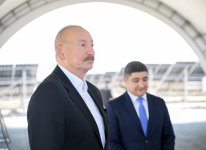Президент Ильхам Алиев и Первая леди Мехрибан Алиева ознакомились с работами, проводимыми на солнечных электростанциях «Шамс 1» и «Гарби Уфуг» в городе Нахчыван (ФОТО/ВИДЕО)
