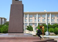Президент Ильхам Алиев и Первая леди Мехрибан Алиева посетили памятник Общенациональному лидеру, установленный в центре города Нахчыван (ФОТО/ВИДЕО)