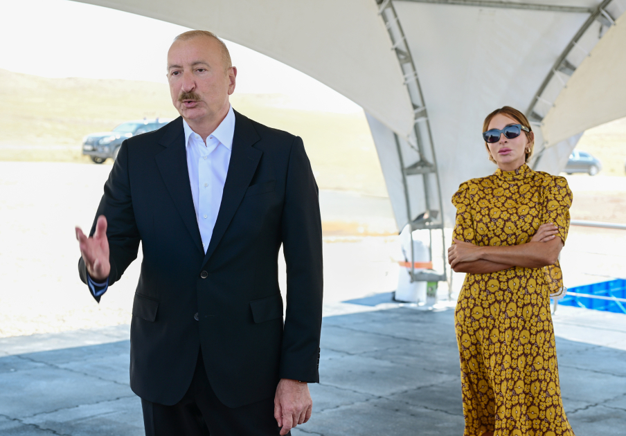 Президент Ильхам Алиев и Первая леди Мехрибан Алиева приняли участие в церемонии закладки фундамента Нахчыванского промпарка (ФОТО/ВИДЕО)
