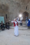 Когда старые улицы начинают говорить - Ичеришехер в картинах Ашрафа Гейбатова (ФОТО)