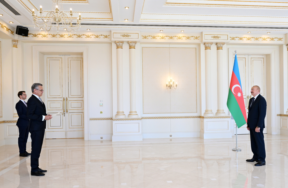 Президент Ильхам Алиев принял верительные грамоты новоназначенного посла Германии в Азербайджане (ФОТО)