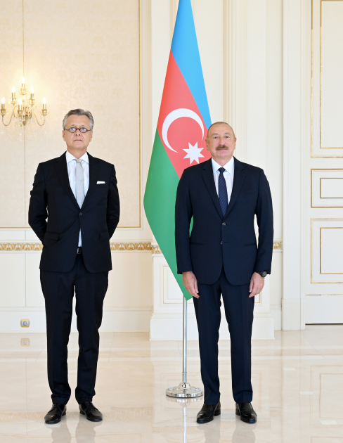 Президент Ильхам Алиев принял верительные грамоты новоназначенного посла Германии в Азербайджане (ФОТО)
