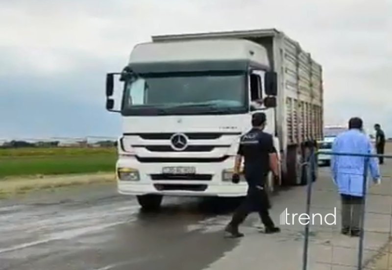 На въезде в село Алыушагы Самухского района установлен контрольный пост (ВИДЕО)
