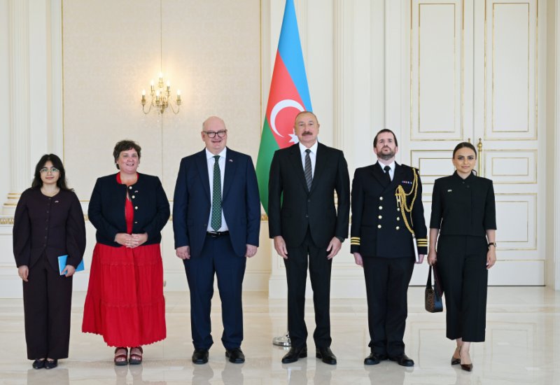 Президент Ильхам Алиев принял верительные грамоты новоназначенного посла Великобритании в Азербайджане (ФОТО)