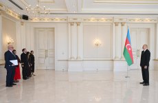 Президент Ильхам Алиев принял верительные грамоты новоназначенного посла Великобритании в Азербайджане (ФОТО)