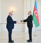 Президент Ильхам Алиев принял верительные грамоты новоназначенного посла Великобритании в Азербайджане (ФОТО)