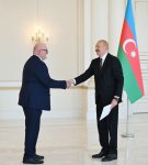 Президент Ильхам Алиев принял верительные грамоты новоназначенного посла Великобритании в Азербайджане (ФОТО)