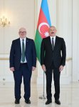 Президент Ильхам Алиев принял верительные грамоты новоназначенного посла Великобритании в Азербайджане (ФОТО)