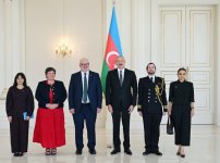 Президент Ильхам Алиев принял верительные грамоты новоназначенного посла Великобритании в Азербайджане (ФОТО)