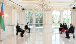 Президент Ильхам Алиев принял верительные грамоты новоназначенного посла Великобритании в Азербайджане (ФОТО)