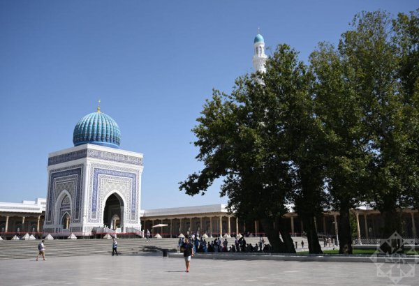 Азербайджанские журналисты посетили туристический комплекс Имама аль-Бухари близ Самарканда (ФОТО)