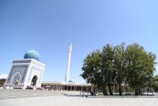 Азербайджанские журналисты посетили туристический комплекс Имама аль-Бухари близ Самарканда (ФОТО)