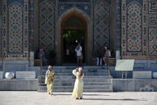 Азербайджанские журналисты посетили мемориальный комплекс Шахи-Зинда в Самарканде (ФОТО)