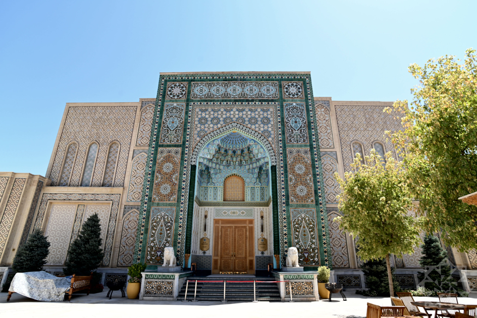 Азербайджанские журналисты ознакомились с туристическим центром Silk Road Samarkand (ФОТО)