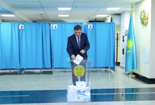 Премьер-министр Казахстана проголосовал на выборах депутатов в Курултай