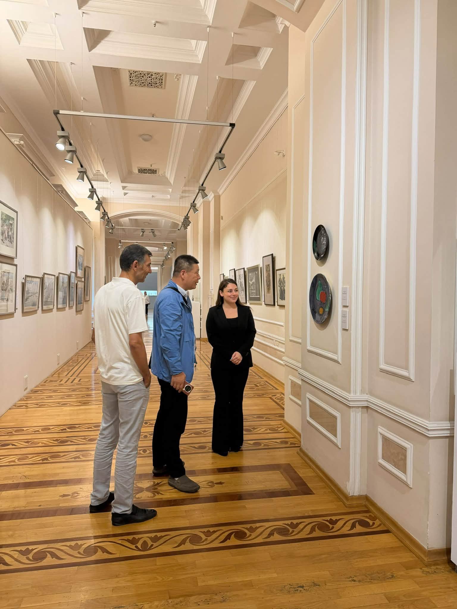 Взгляд из Китая и Кыргызстана на изобразительное искусство Азербайджана (ФОТО)