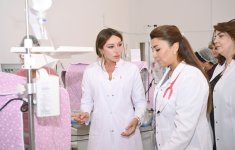 Первый вице-президент Мехрибан Алиева, ее дочери Лейла Алиева и Арзу Алиева посетили Научно-исследовательский институт педиатрии (ФОТО)