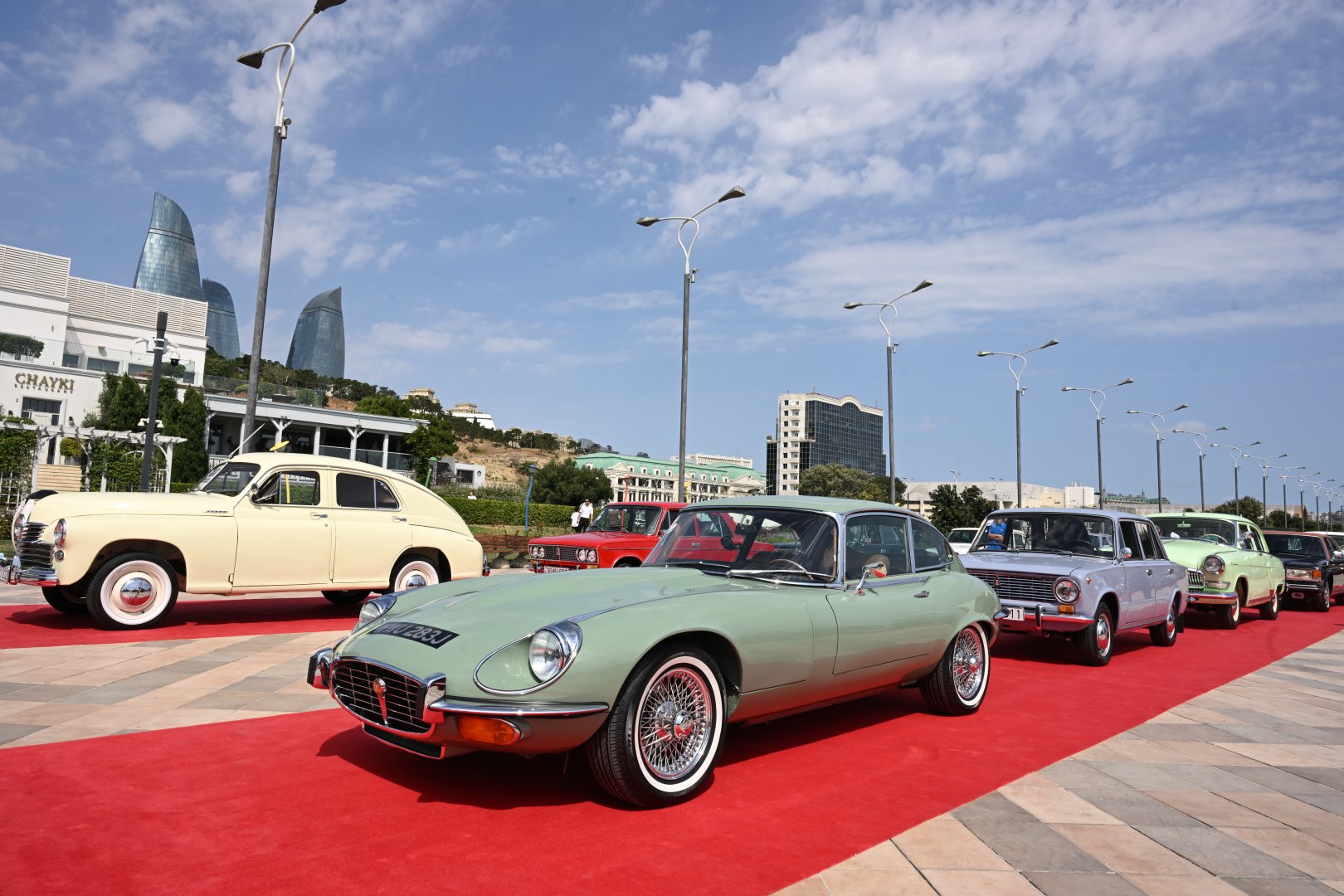 На бульваре проходит выставка классических автомобилей (ФОТО)