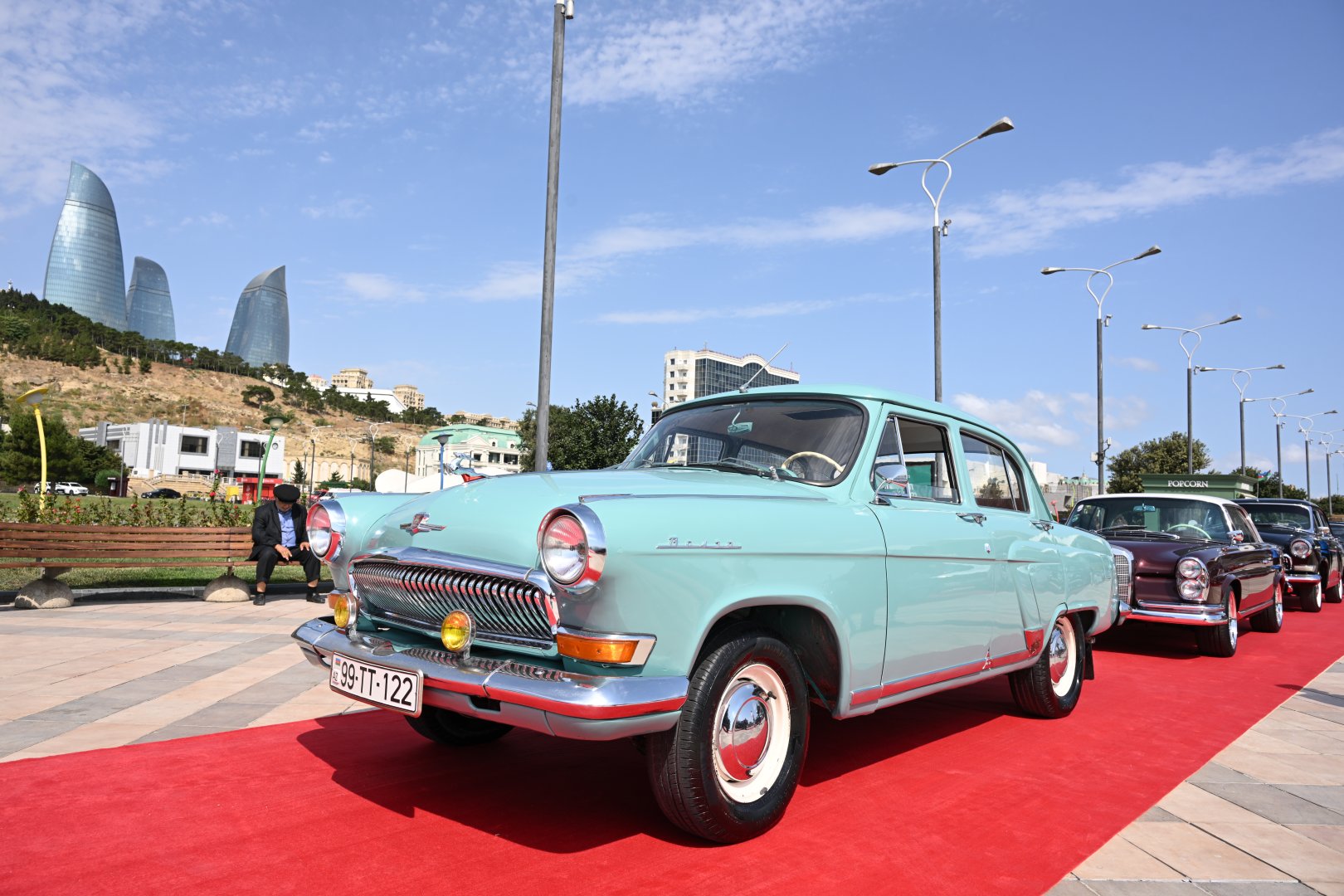 На бульваре проходит выставка классических автомобилей (ФОТО)