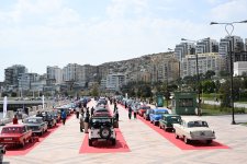 На бульваре проходит выставка классических автомобилей (ФОТО)
