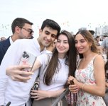 Вице-президент Фонда Гейдара Алиева Лейла Алиева и Арзу Алиева посмотрели выставку и автопробег классических автомобилей (ФОТО)
