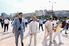 Вице-президент Фонда Гейдара Алиева Лейла Алиева и Арзу Алиева посмотрели выставку и автопробег классических автомобилей (ФОТО)