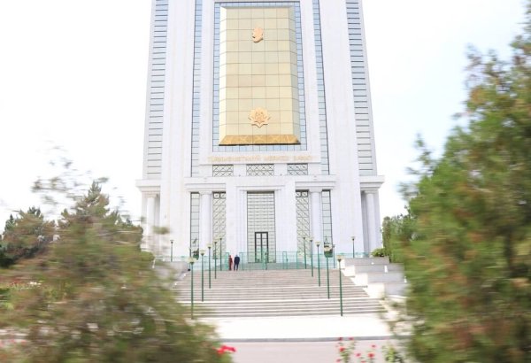 Безналичный оборот в Туркменистане с января по июль превысил 14 млрд манатов