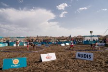 В Баку прошла мировая серия по пляжной борьбе среди мужчин и женщин (ФОТО)