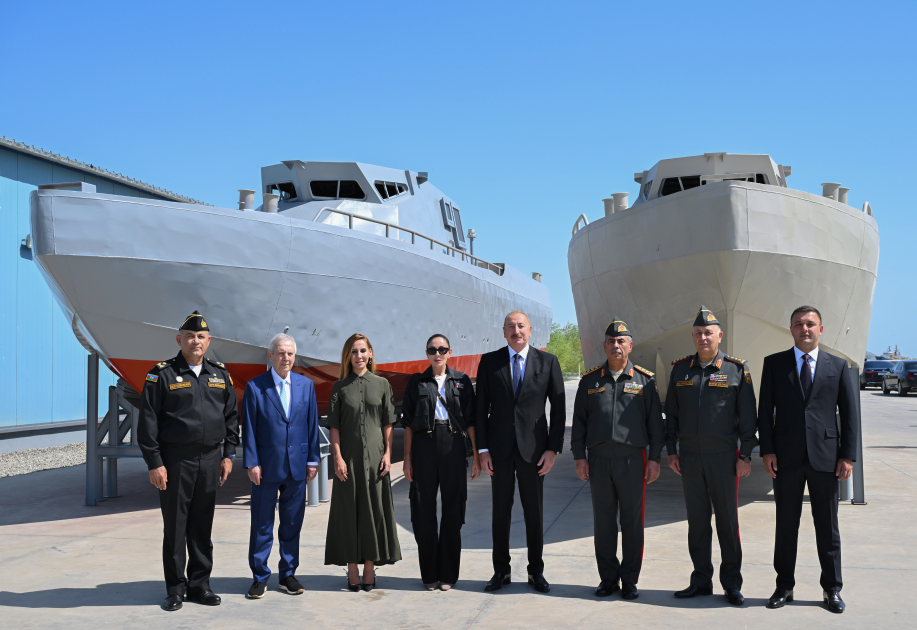 Президент Ильхам Алиев и Первая леди Мехрибан Алиева посетили Военно-морские силы (ФОТО)