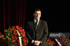 Баку прощается с Александром Шаровским - последние аплодисменты выдающемуся Мастеру и Личности (ФОТО)