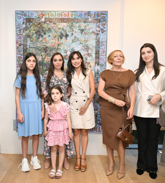 Вице-президент Фонда Гейдара Алиева Лейла Алиева и Арзу Алиева приняли участие в открытии международной выставки искусств MAMA «Мать-природа» в Мадриде (ФОТО)