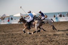 Под бакинским солнцем Каспия - пляж, скорость, кони, азарт… (ФОТО)
