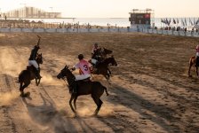 Под бакинским солнцем Каспия - пляж, скорость, кони, азарт… (ФОТО)
