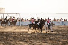 Под бакинским солнцем Каспия - пляж, скорость, кони, азарт… (ФОТО)