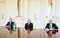 Президент Ильхам Алиев принял министра иностранных дел Турции (ФОТО)