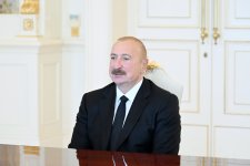 Президент Ильхам Алиев принял министра иностранных дел Турции (ФОТО)