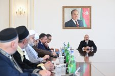 Президент Ильхам Алиев принял участников проходящих в Баку международных конференций (ФОТО/ВИДЕО)