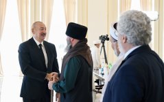 Президент Ильхам Алиев принял участников проходящих в Баку международных конференций (ФОТО/ВИДЕО)