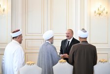 Президент Ильхам Алиев принял участников проходящих в Баку международных конференций (ФОТО/ВИДЕО)