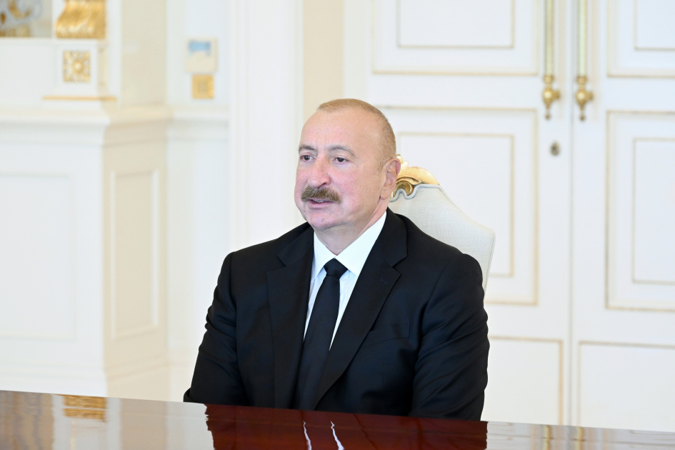 Президент Ильхам Алиев принял министра иностранных дел Турции (ФОТО)