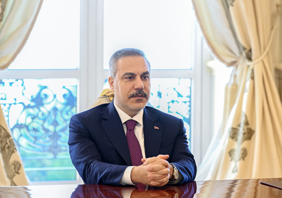 Президент Ильхам Алиев принял министра иностранных дел Турции (ФОТО)