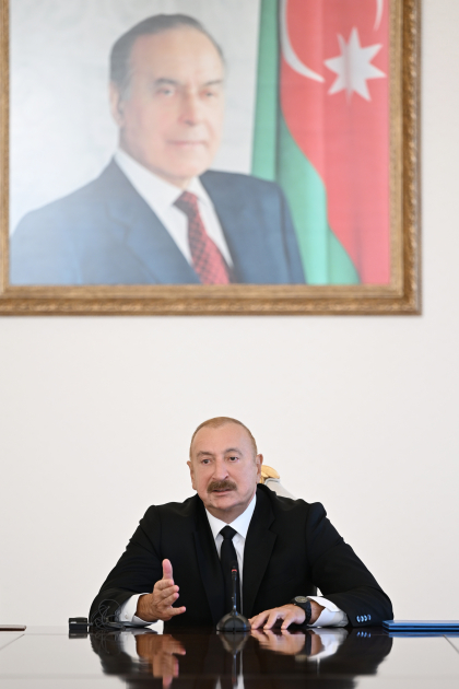Президент Ильхам Алиев принял участников проходящих в Баку международных конференций (ФОТО/ВИДЕО)