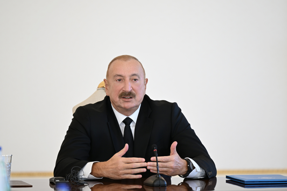 Президент Ильхам Алиев принял участников проходящих в Баку международных конференций (ФОТО/ВИДЕО)