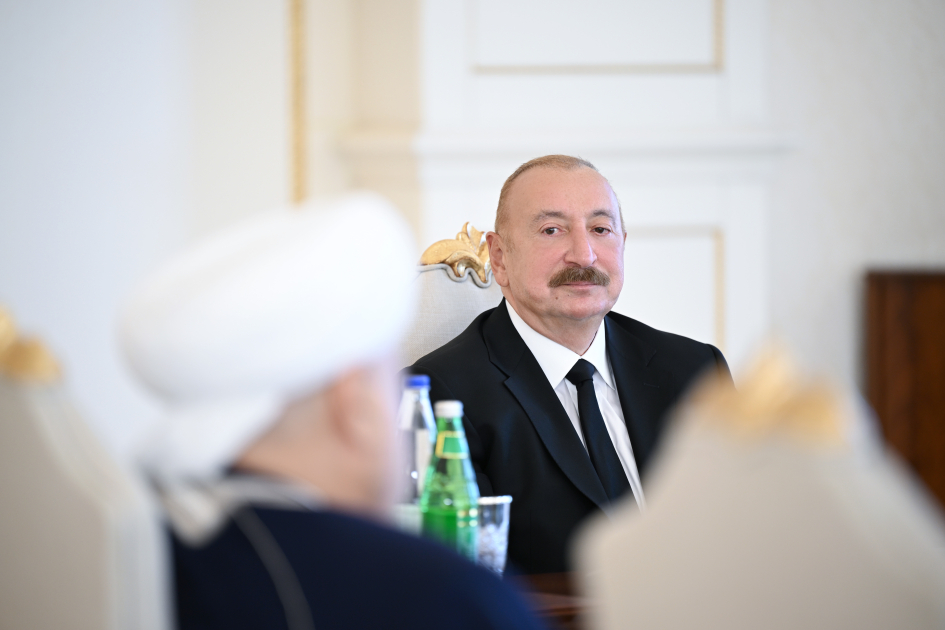 Президент Ильхам Алиев принял участников проходящих в Баку международных конференций (ФОТО/ВИДЕО)