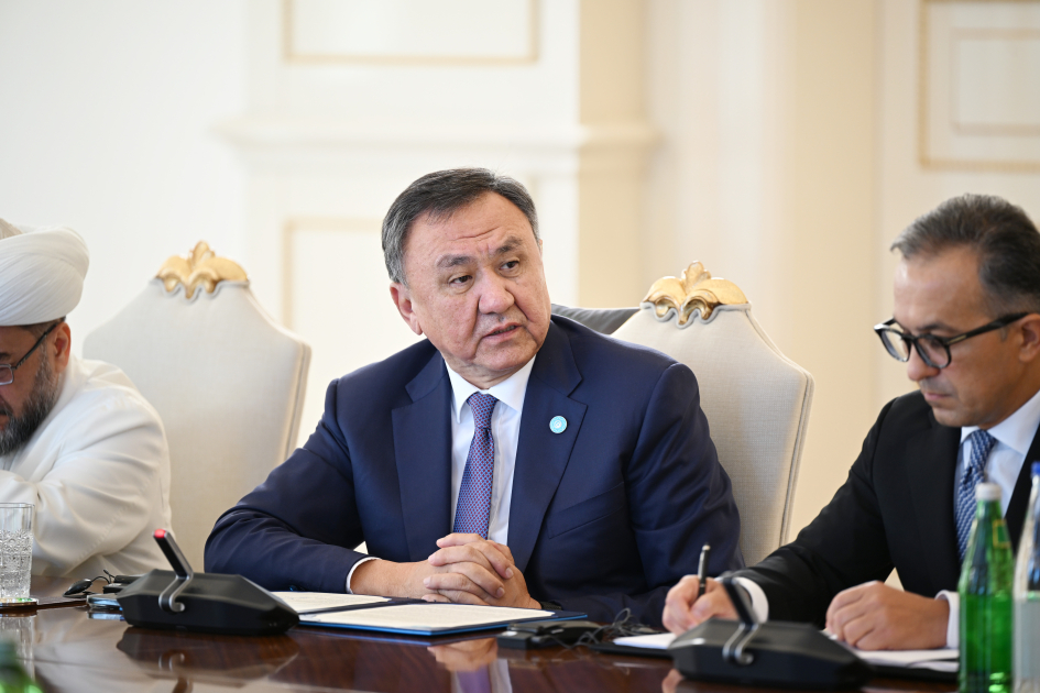 Президент Ильхам Алиев принял участников проходящих в Баку международных конференций (ФОТО/ВИДЕО)