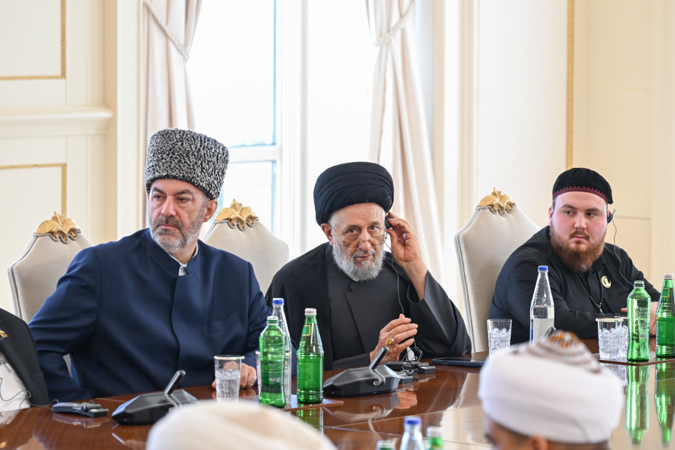 Президент Ильхам Алиев принял участников проходящих в Баку международных конференций (ФОТО/ВИДЕО)