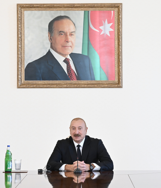 Президент Ильхам Алиев принял участников проходящих в Баку международных конференций (ФОТО/ВИДЕО)